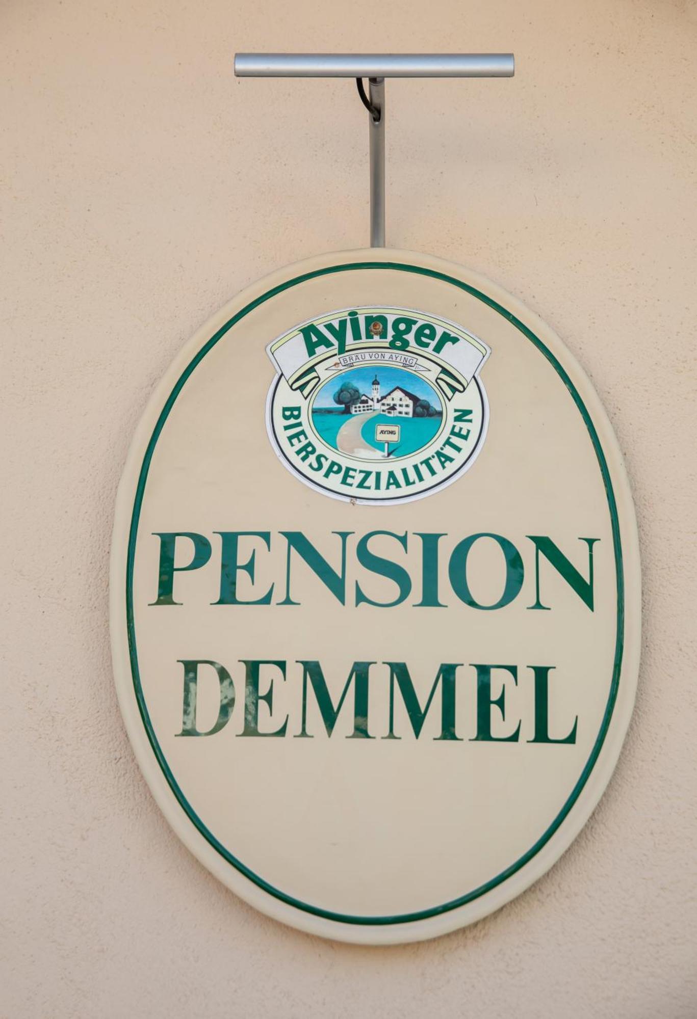 Pension Demmel, Bed & Breakfast บรุคมุห์ล ภายนอก รูปภาพ