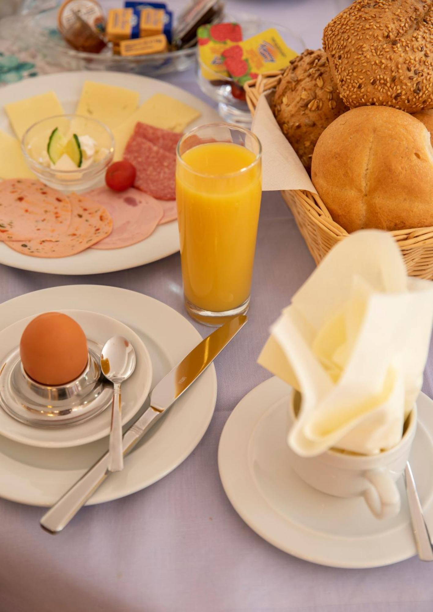 Pension Demmel, Bed & Breakfast บรุคมุห์ล ภายนอก รูปภาพ