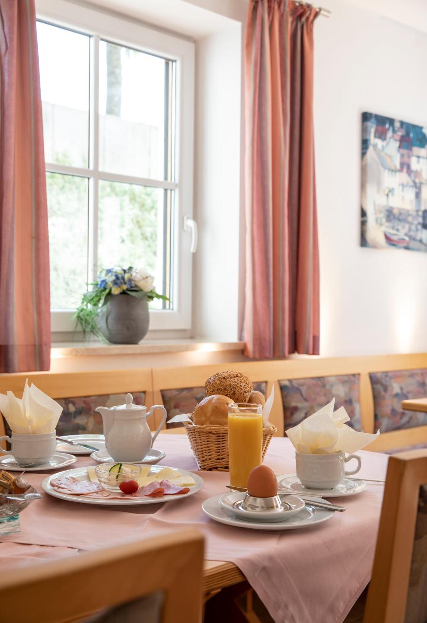 Pension Demmel, Bed & Breakfast บรุคมุห์ล ภายนอก รูปภาพ