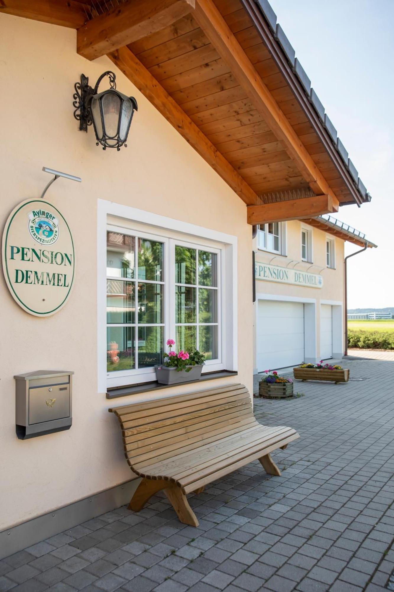 Pension Demmel, Bed & Breakfast บรุคมุห์ล ภายนอก รูปภาพ