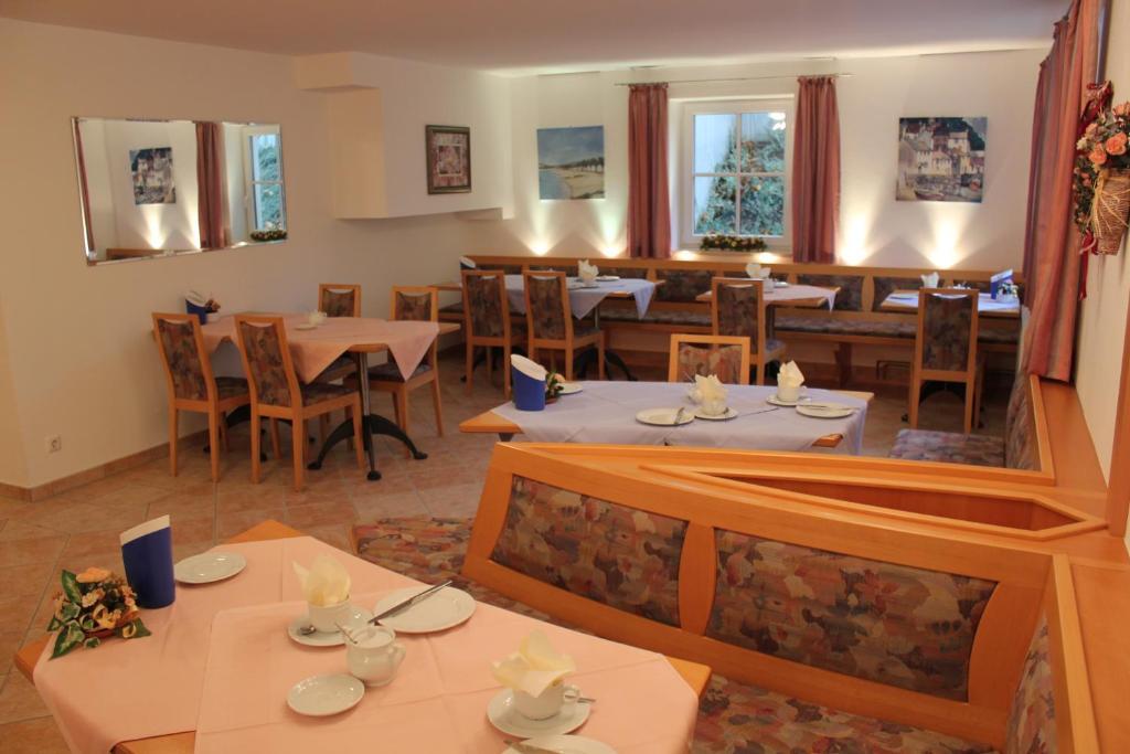 Pension Demmel, Bed & Breakfast บรุคมุห์ล ภายนอก รูปภาพ