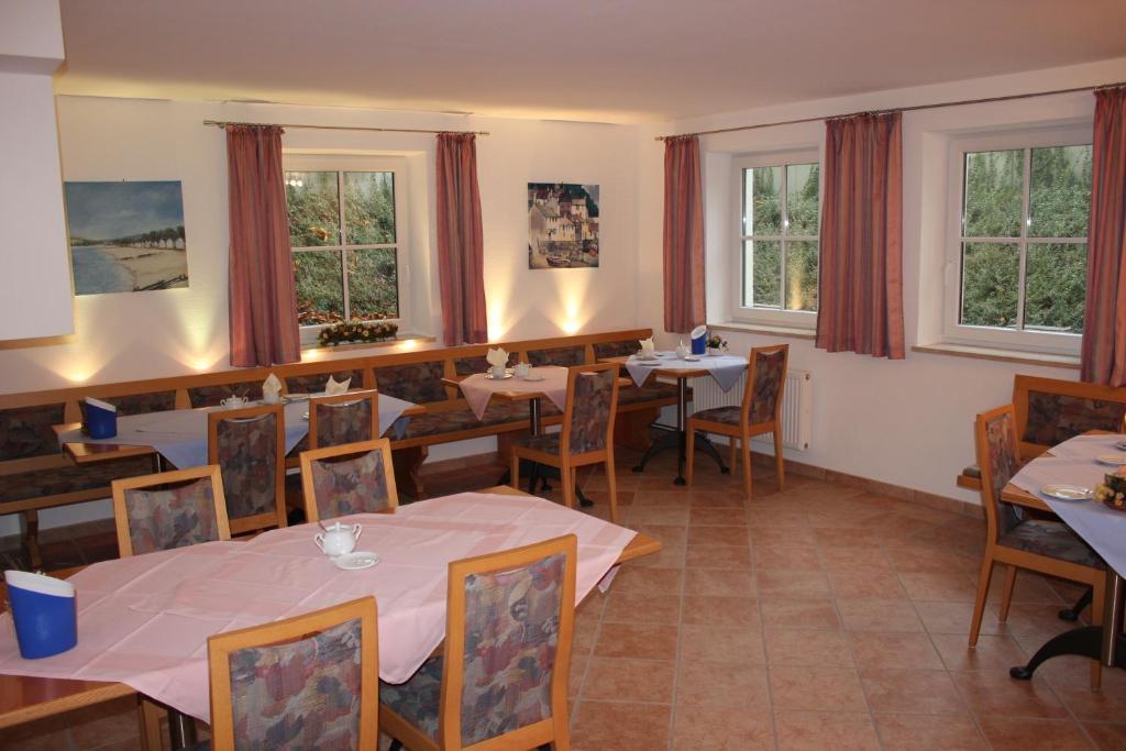 Pension Demmel, Bed & Breakfast บรุคมุห์ล ภายนอก รูปภาพ