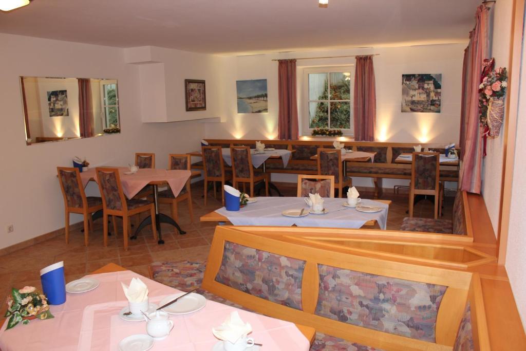 Pension Demmel, Bed & Breakfast บรุคมุห์ล ภายนอก รูปภาพ
